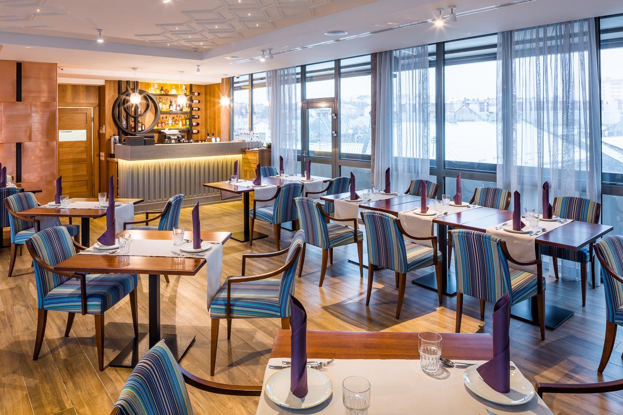 Taurus City Hotel Лвив Екстериор снимка