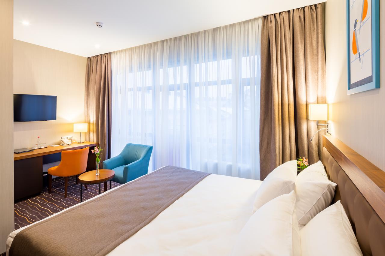 Taurus City Hotel Лвив Екстериор снимка